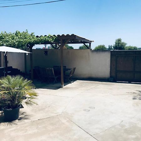 Appartement Tout Confort Avec Parking Ferme Арль Экстерьер фото